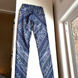 Lululemon Align Leggings 27" Blue Unique Pattern Size 6 - Excellent condition!